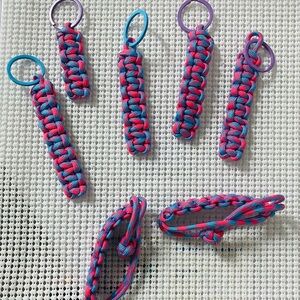 5 keychains 2 bracelets pink blue purple paracord